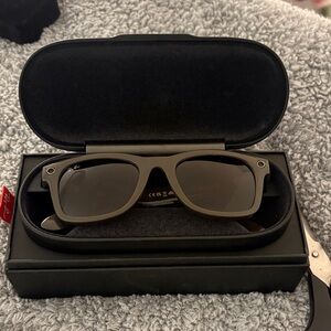 Ray-Ban Gray Sunglasses with Black Case| meta ai glasses